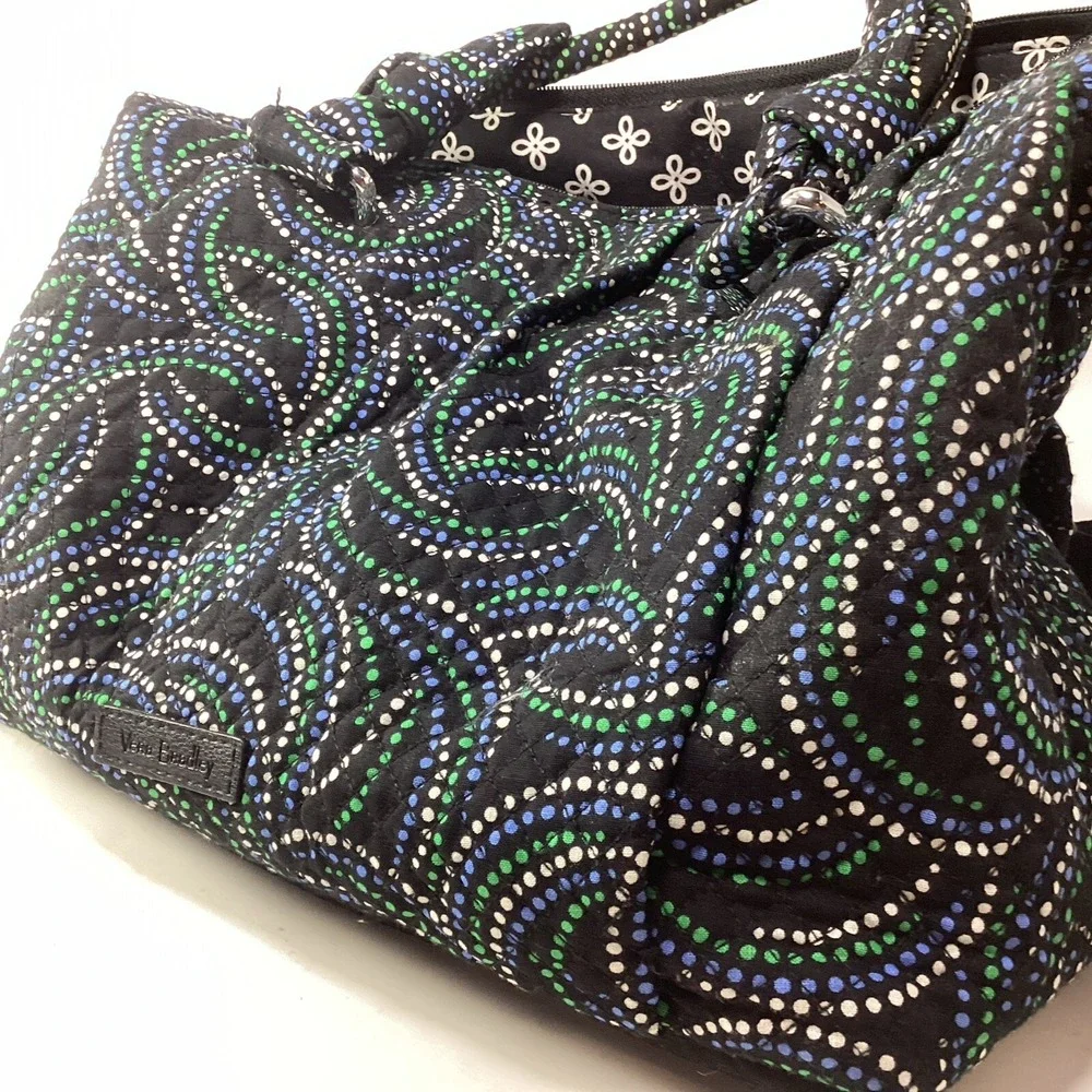 Vera Gomma entirely wallet through